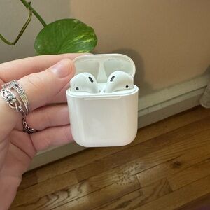 Apple Airpods (1st or 2nd gen)